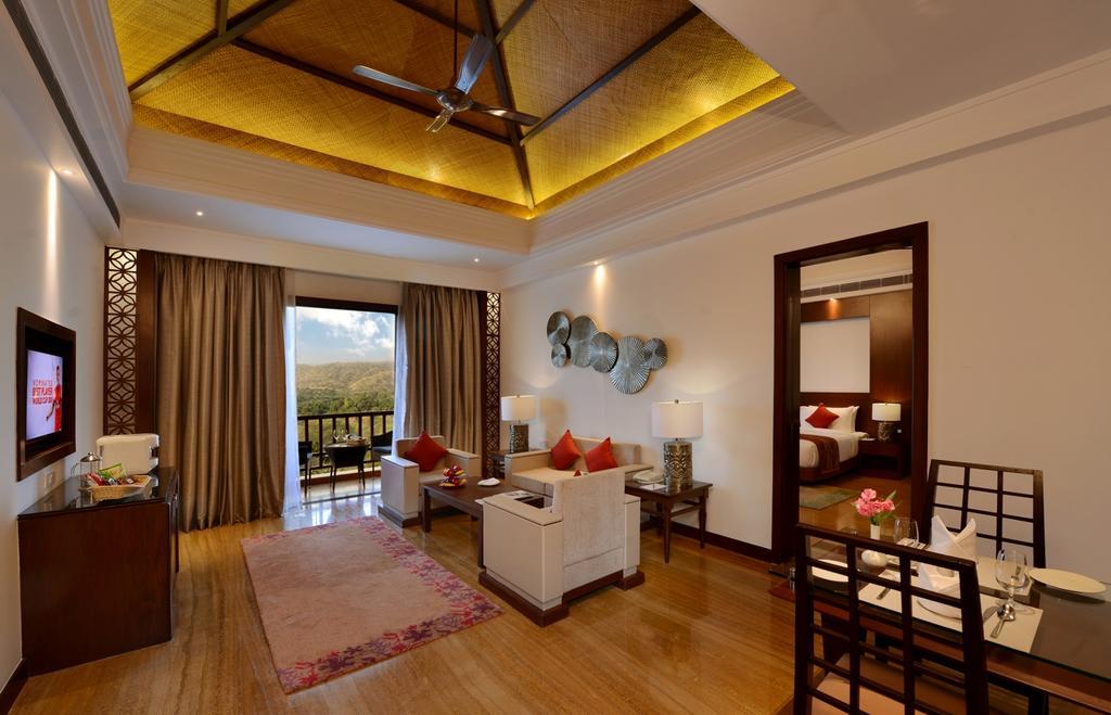 The Ananta Udaipur Hotel Kültér fotó
